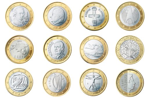 1 eur 到 cny 欧元兑人民币汇率实时数据看板截图，暖棕焦糖色调设计，显示EUR CNY今日换算数字与近30日走势折线图，数据看板风格界面